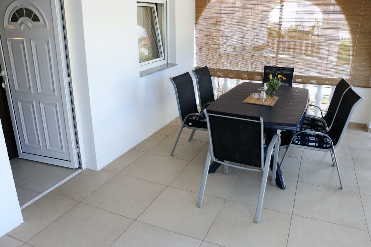 Apartments Vir Delfin Exterior foto